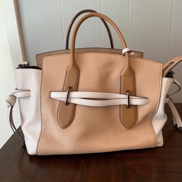 Shadow Carryall Coach 2024 favors